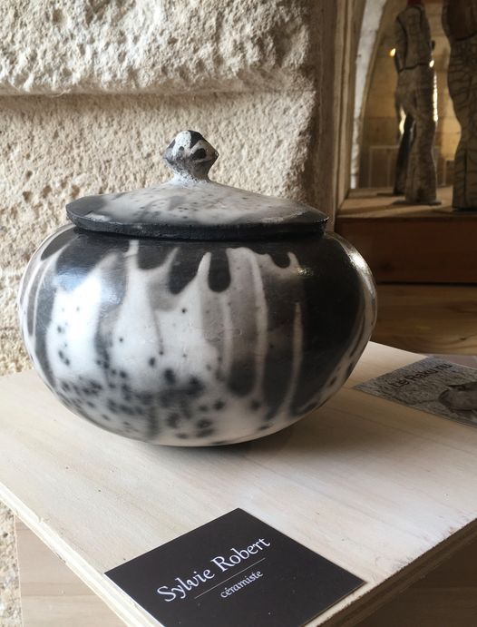 Poterie Raku Sylvie Robert finition cuisson pelade